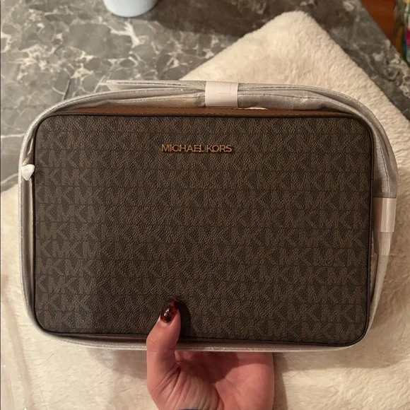 Michael Kors Jet Set East West Crossbody Bag Brown/Gold Large NWT - Picture 6 of 7